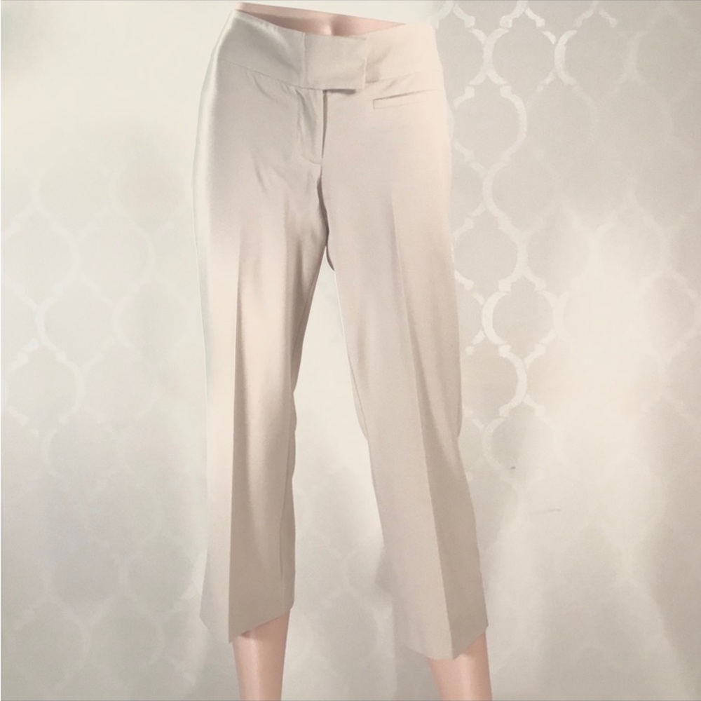 THE LIMITED BEIGE STRETCH CAPRI PANTS